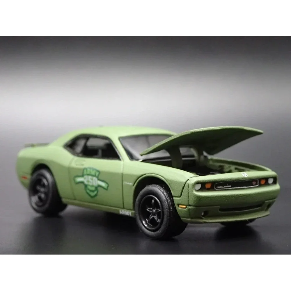 Johnny Lightning Army 250 years  2014 Dodge‎ Green Challenger R/T  Version B